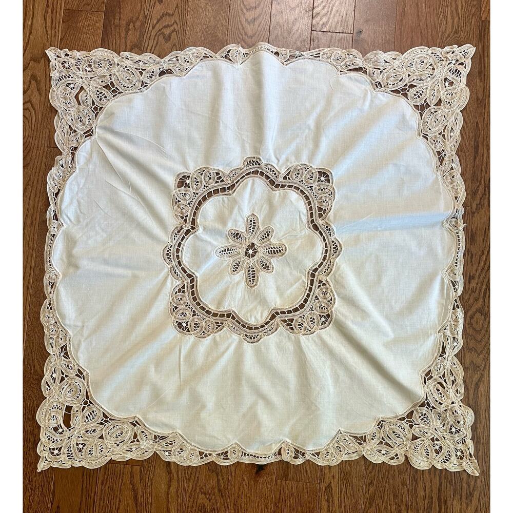 Vintage Lace-Edged Square Table Topper Table Cloth